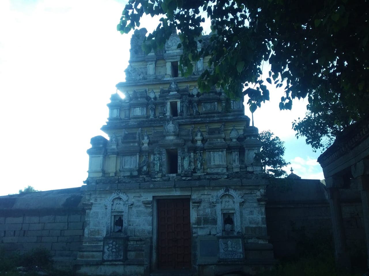 Arulmigu Ramanathieswarar And Varadharaja Perumal Temple, Anniyur - 605202
